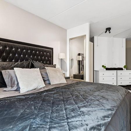 Luxurious Modern Room In Central Oslo - Eur 4K Expensive Bed And 82" Cinematic Tv Ngoại thất bức ảnh