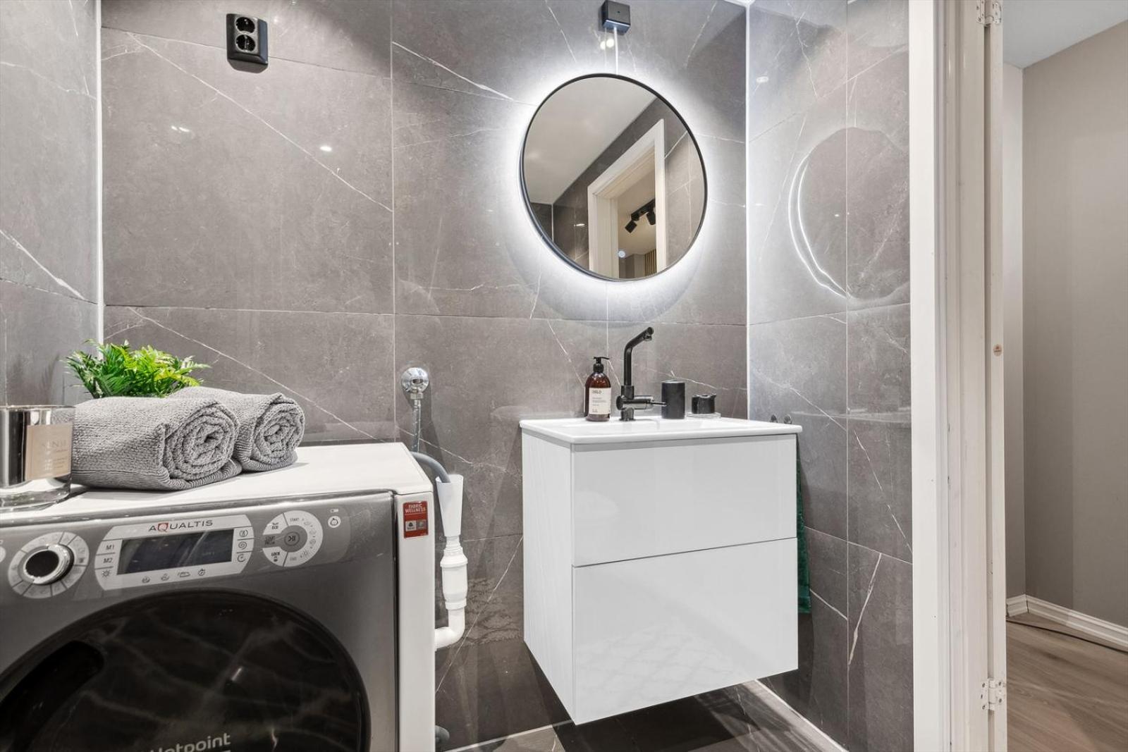 Luxurious Modern Room In Central Oslo - Eur 4K Expensive Bed And 82" Cinematic Tv Ngoại thất bức ảnh