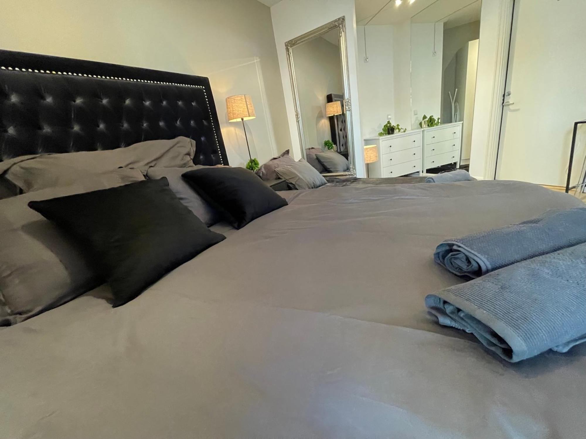 Luxurious Modern Room In Central Oslo - Eur 4K Expensive Bed And 82" Cinematic Tv Ngoại thất bức ảnh